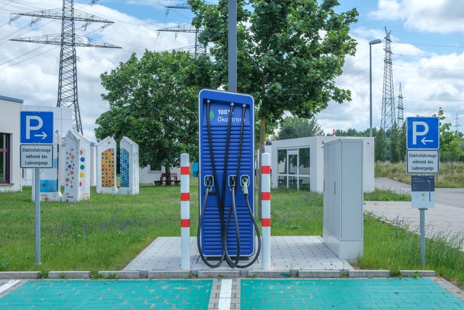 RCA mașină electrică — ce trebuie să știi înainte să cumperi