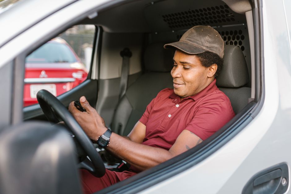Calculator asigurare auto — cum funcționează și ce factori determină prima