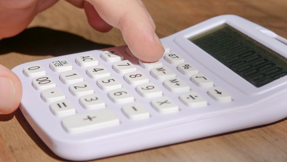 Calcul asigurare auto — cum funcționează și ce factori determină prima